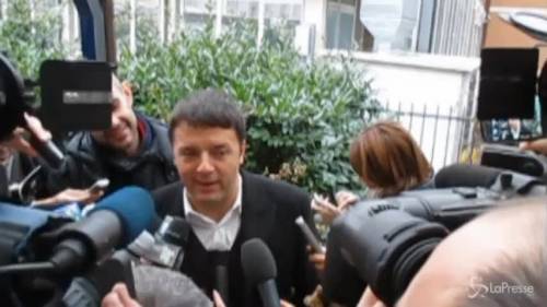 Renzi in visita ad una scuola di Firenze