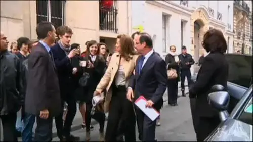 La Trierweiler non avrebbe tentato il suicidio