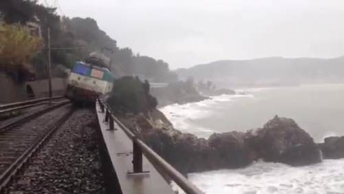 Ecco il treno deragliato in Liguria