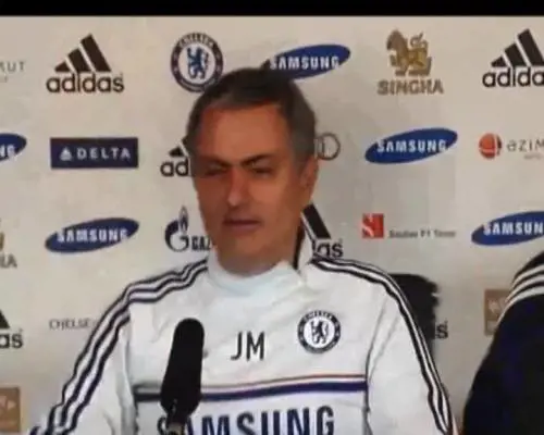 Mourinho saluta un giornalista che ha sconfitto il cancro