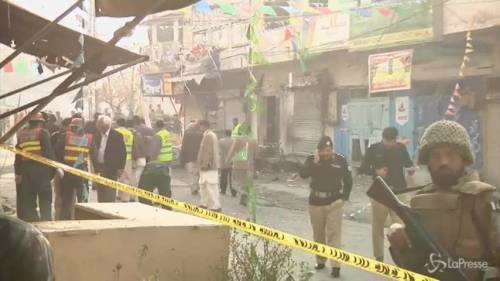 Pakistan, i talebani colpiscono ancora: 13 morti e 18 feriti