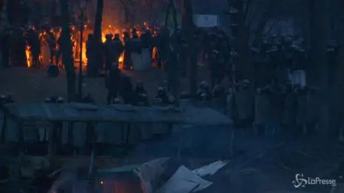 Nuova notte di scontri a Kiev