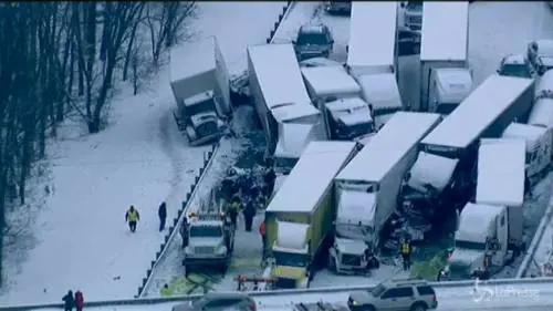 Usa, gigantesco incidente a catena in autostrada