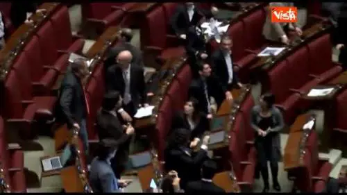 Dl Imu-Bankitalia, bagarre del M5S alla Camera
