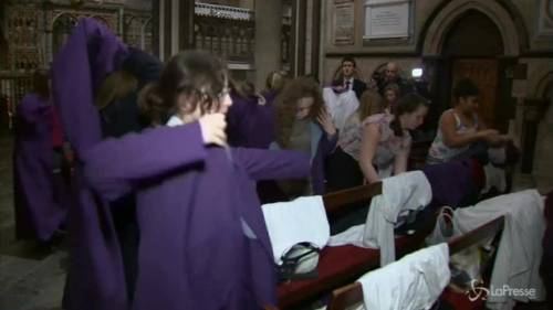 Svolta epocale nella cattedrale di Canterbury: debutta il coro femminile