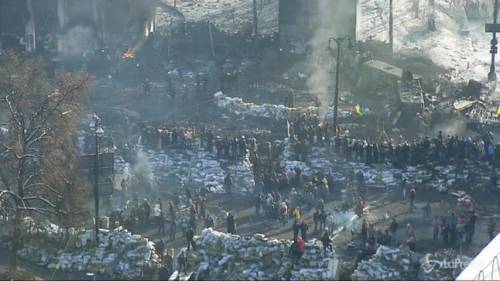 Attacco a base polizia Kiev, oggi nuove proteste