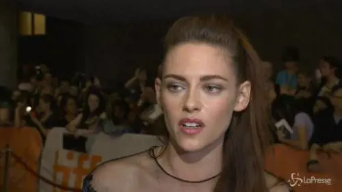 Capelli a zero e tatuaggi sulla testa: ecco la nuova idea di Kristen Stewart