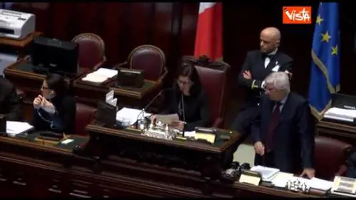 I grillini urlano contro la Boldrini per poter intervenire