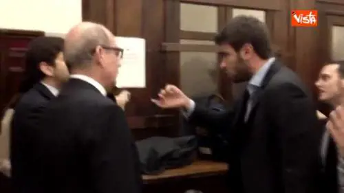 Alterco tra Di Battista (M5S) e Speranza (Pd)