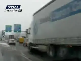 Maltempo: la neve paralizza la tangenziale di Milano