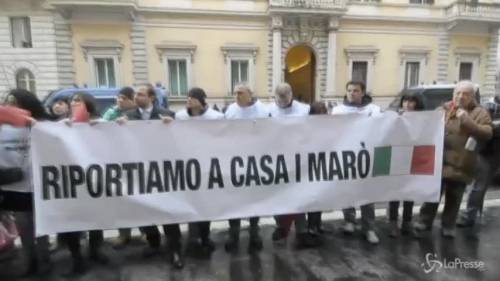 Marò: manifestanti in piazza per i fucilieri