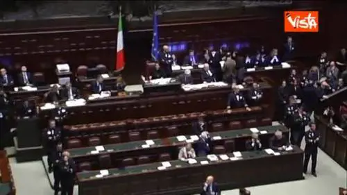 Gli assistenti palarmentari scortano la Boldrini