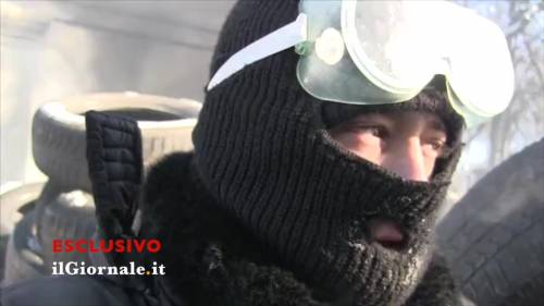 Kiev, il ribelle ai poliziotti: "Cambiate fronte"