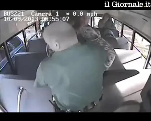 Usa, la polizia rompe il braccio a un ragazzino