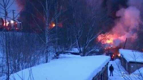 Russia, treno per trasporto gas deraglia e prende fuoco