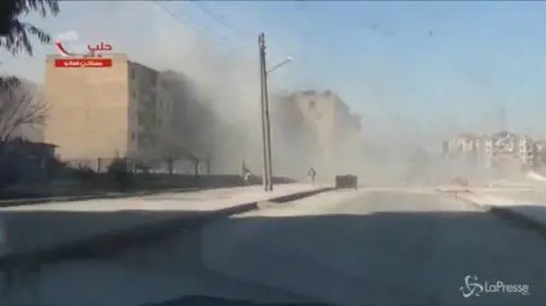 Siria, barili-bomba contro moschea-scuola: 11 morti