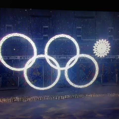 Sochi, uno dei cerchi olimpici non si "apre"