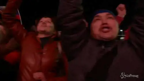 Via ai Giochi tra fuochi artificiali e autocelebrazione