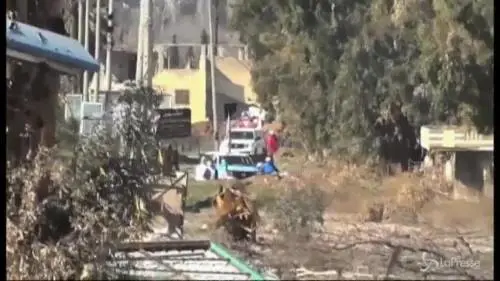 Siria, 83 civili evacuati da Homs 