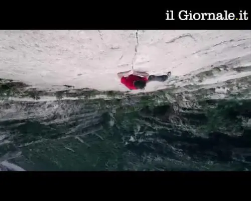 Arrampicata: nel vuoto senza protezioni per 450 metri