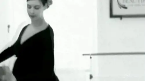 La ballerina del "Cigno nero" sulle punte anche col pancione 