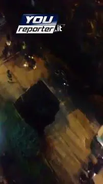 A Napoli crolla la strada