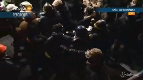 Ucraina, 25 morti e 241 feriti in scontri a Kiev