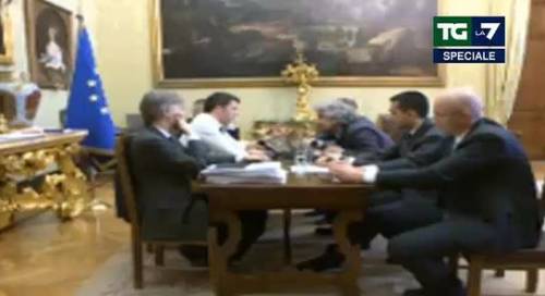 La "rissa" tra Renzi e Grillo