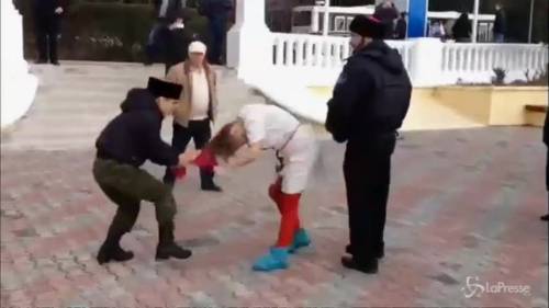 Le Pussy Riot lasciano Sochi e presentano un nuovo video contro Putin