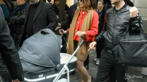 Sanremo, passeggiata di relax per Violante Placido