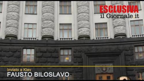 I paramilitari della rivolta attorno ai palazzi del potere