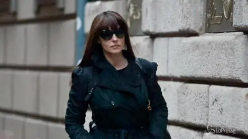 Monica Bellucci, shopping a Milano