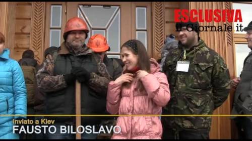 A Kiev giovani, famiglie e pensionati all'ex residenza presidenziale