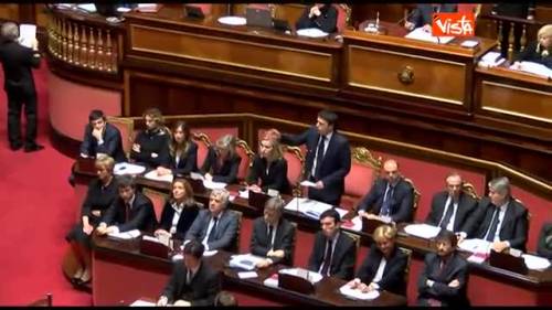 Renzi contro i grillini: "Orgogliosi di essere democratici"
