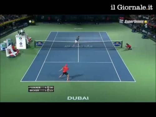 Federer incanta Dubai, pallonetto in mezzo alle gambe