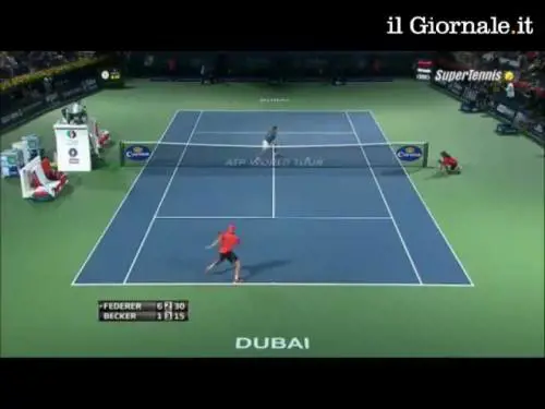 Federer incanta Dubai, pallonetto in mezzo alle gambe