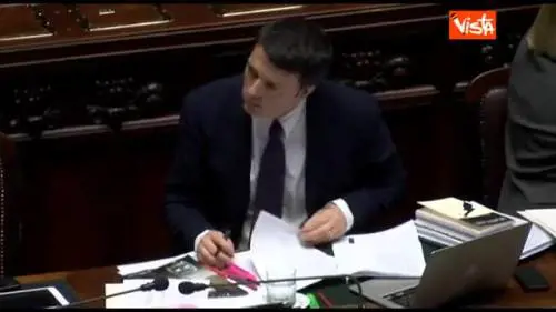 Renzi in Aula, ma nessuno ascolta gli interventi