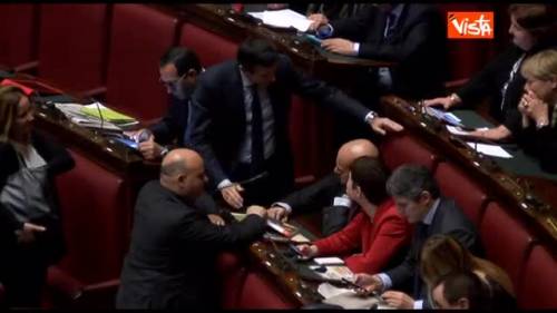 Bersani torna in Aula tra applausi e abbracci