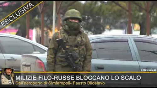 L'aeroporto di Simferopoli controllato da militari filo-russi