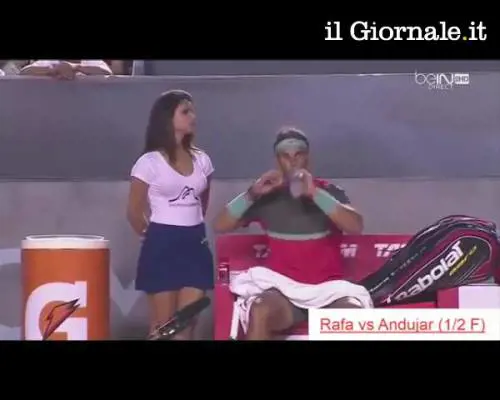 Rafa Nadal e la raccattapalle, scambio di sguardi proibiti 