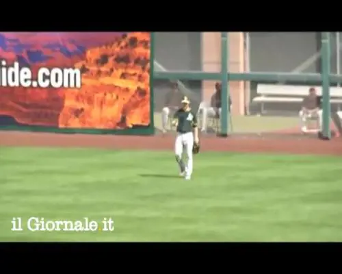 Baseball, presa acrobatica al volo