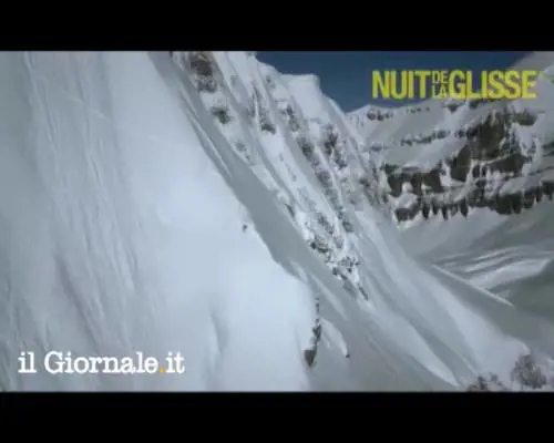 Snowboard, discesa folle dallo strapiombo