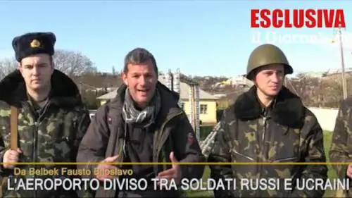 L'aeroporto di Belbek diviso tra soldati russi e ucraini