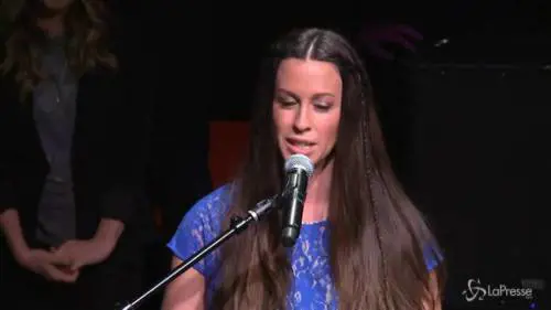 Alanis Morissette fa causa all'ex colf: le avrebbe rubato il cane