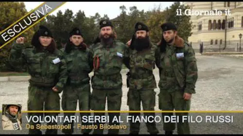 I volontari serbi in campo con i filo russi