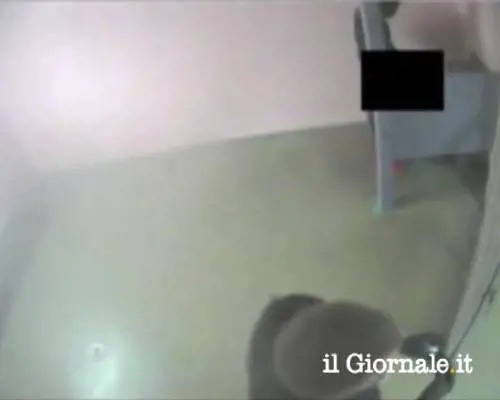 Justin Bieber, online il video del test delle urine in centrale