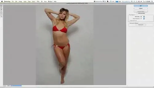 Con Photoshop la modella diventa un trancio di pizza