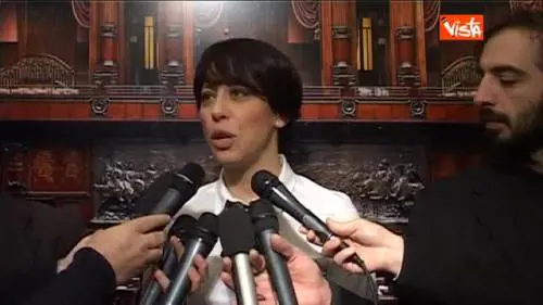 De Girolamo in bianco: "Do un segnale culturale"