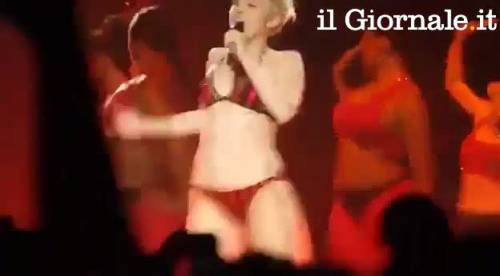 Miley Cryrus, twerking in lingerie