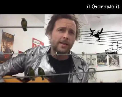 Jovanotti raggiunge i 2 milioni followers e dedica loro una canzone